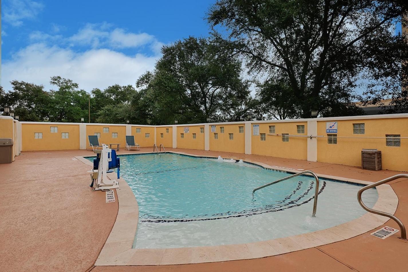 Holiday Inn Express & Suites Houston Northwest-Brookhollow By Ihg Exteriör bild